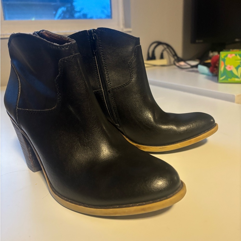 Lucky Brand Black Leather short Heeled Ankle Boots Booties Womens 7.5 EU 38